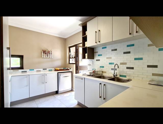 4 BEDROOM FREEHOLD FOR SALE IN SABLE HILLS